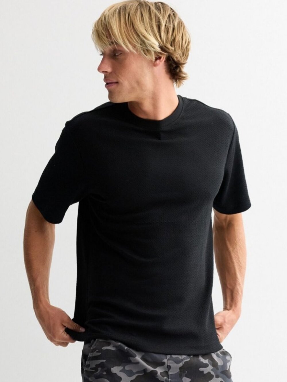 Retrofit Men's Short Sleeve Textured Tee Size Med  Black NWT